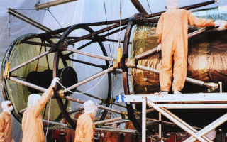 Illustration for article titled Happy 25th Birthday Hubble! Amazing Pics of the Telescope’s Construction